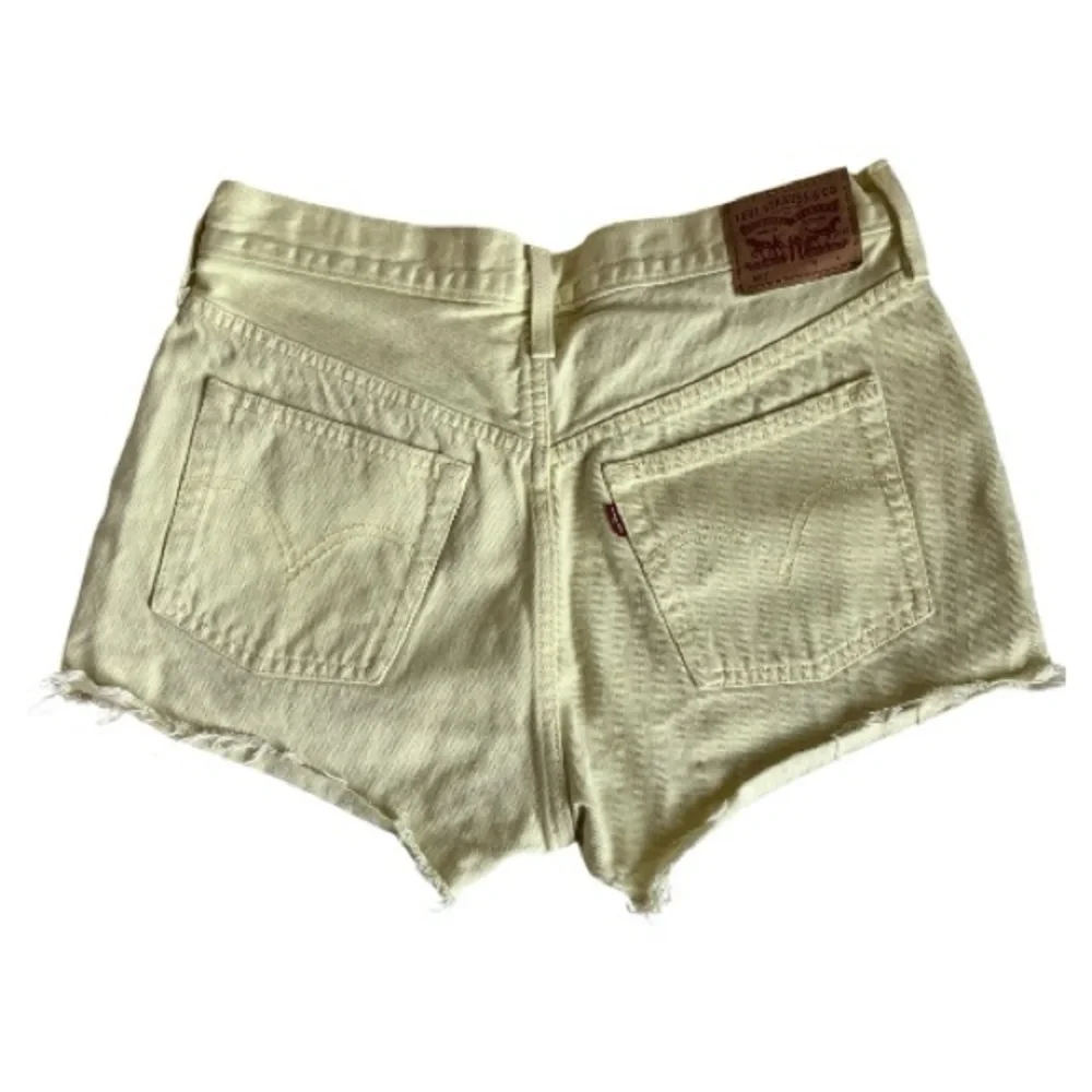 Yellow 501 Levi Frayed Hem Women Shorts